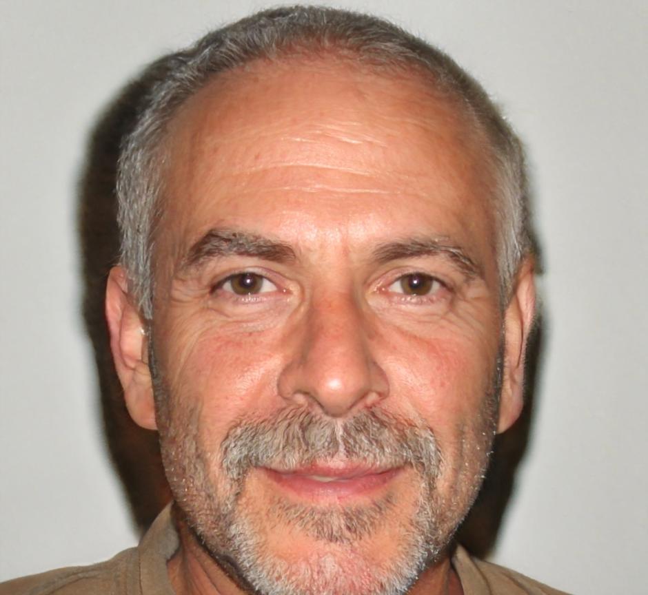 Portrait de Théo Delvaux, formateur en analyse financière